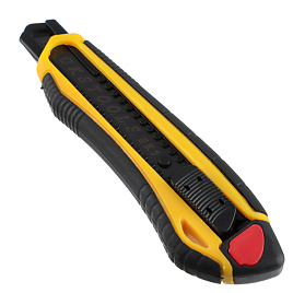 Нож 18мм Profi пластиковый усиленный с сегментированным лезвием ЕРМАК
